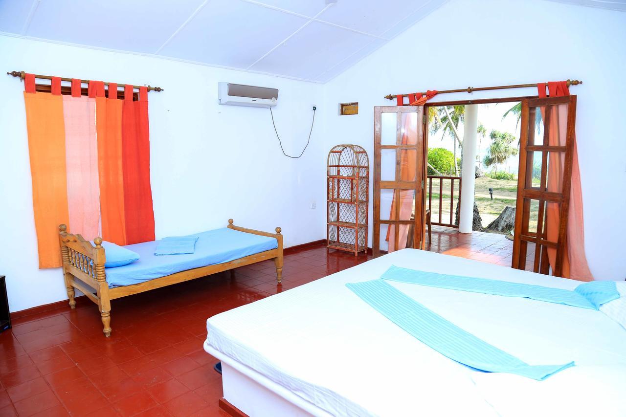 Darwins Beach Resort Tangalle Exterior photo
