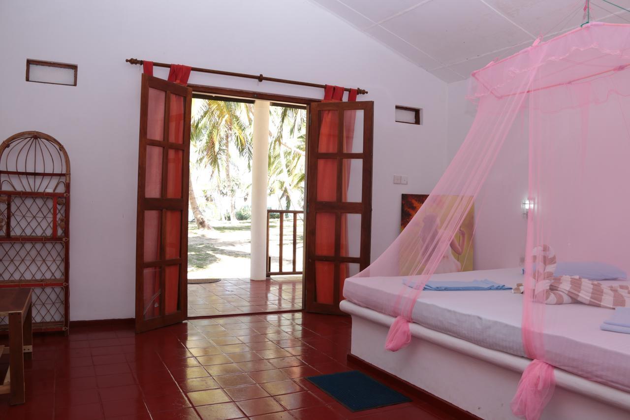 Darwins Beach Resort Tangalle Exterior photo