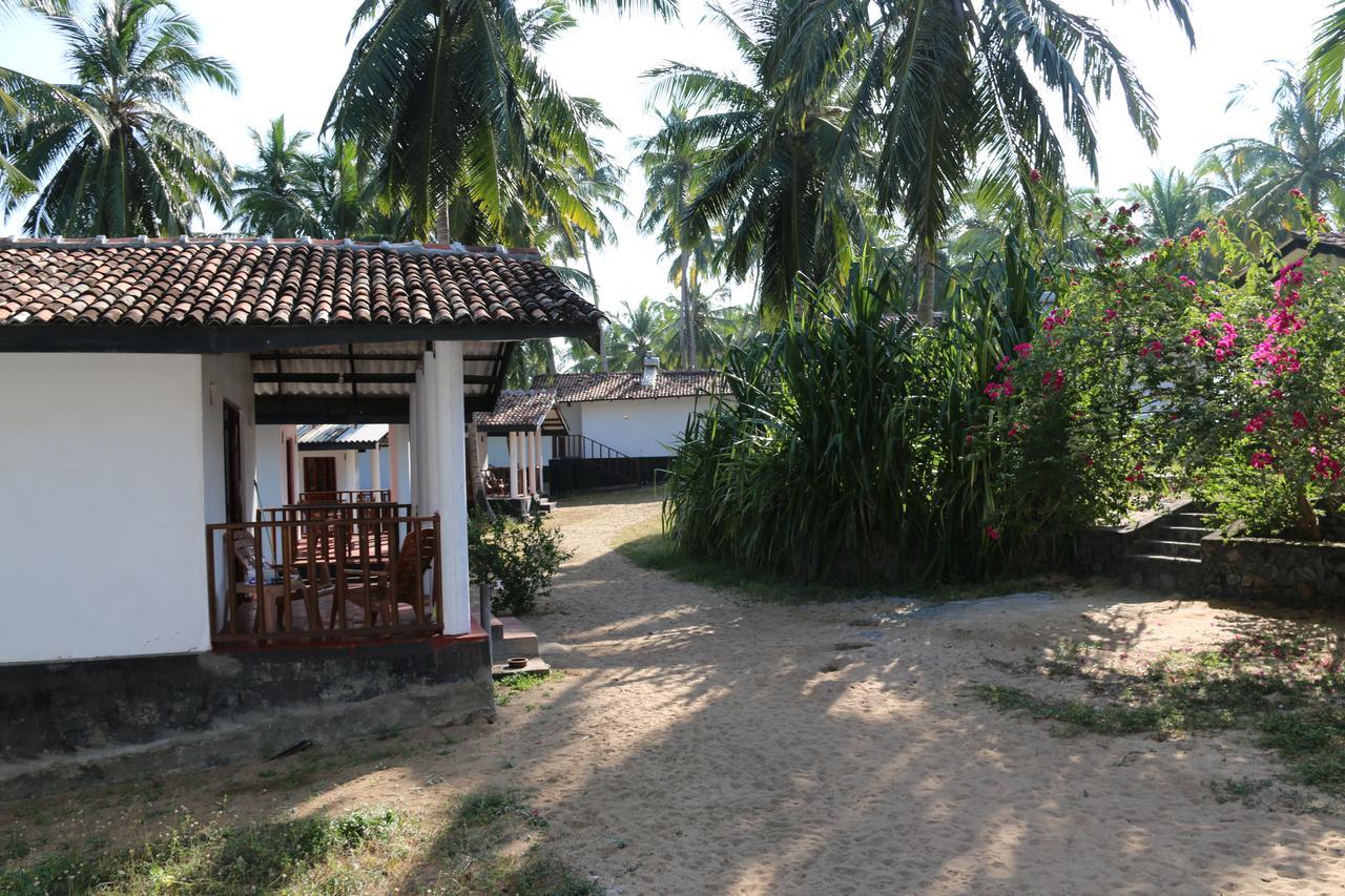 Darwins Beach Resort Tangalle Exterior photo