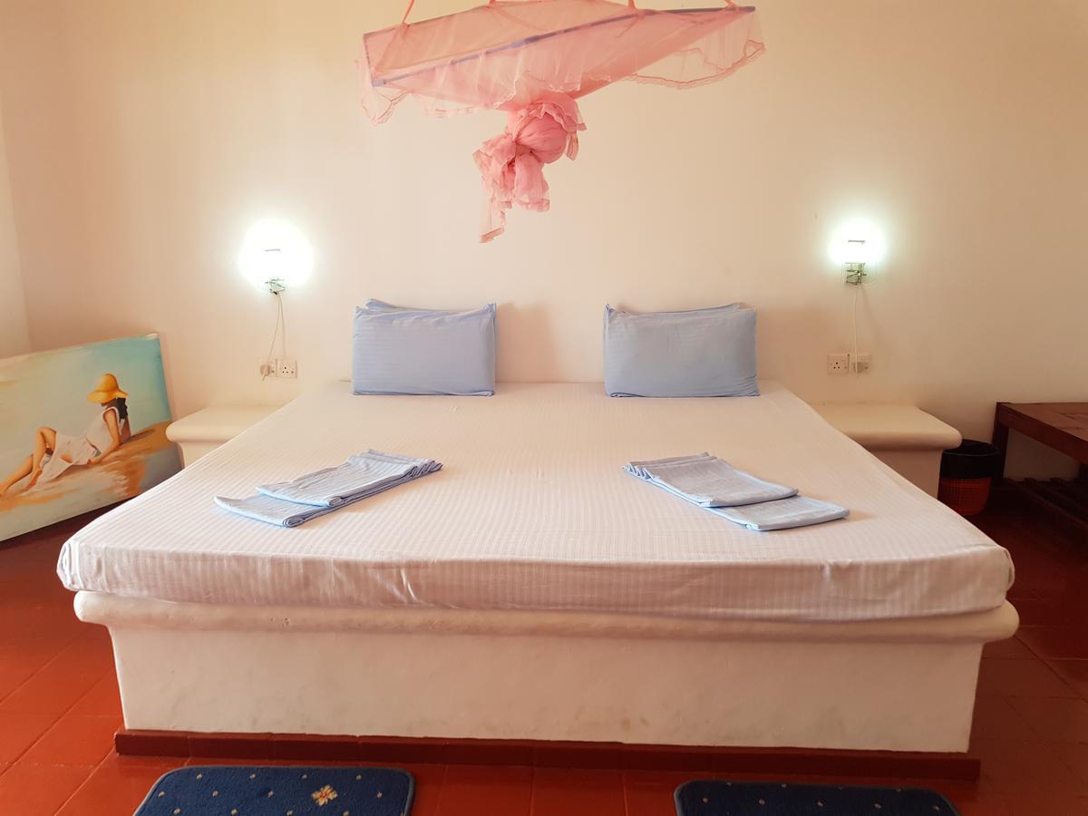 Darwins Beach Resort Tangalle Exterior photo